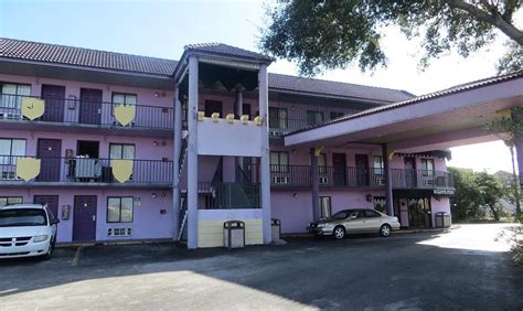 The mafic castle inn and suites